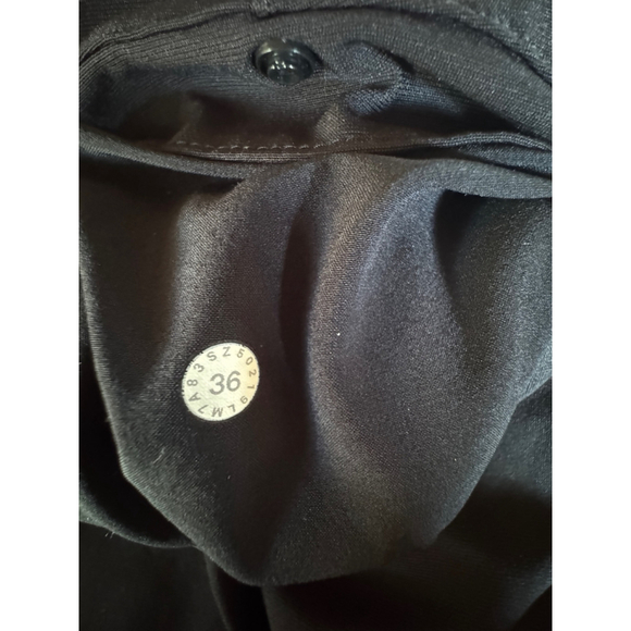 Men’s black lululemon shorts - Picture 3 of 4